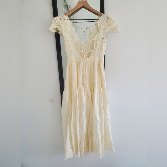 UO Wild Daisy Eyelet Tie-Back Midi Dress - Picture 3 of 5